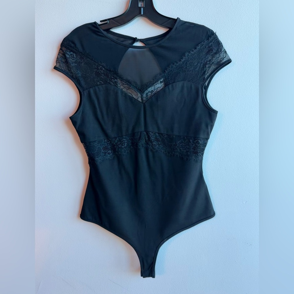 bebe mesh & Lace Detail Bodysuit - black
